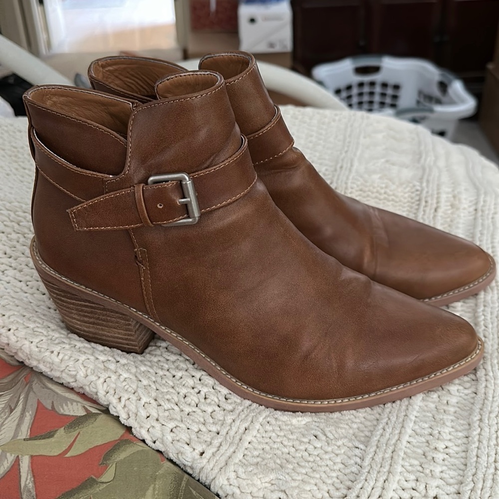 Report Booties sz 9.5 Tan with Silver Buckle